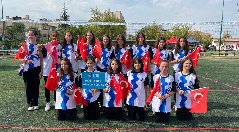 KÜTAHYA BELEDİYESPOR KULÜBÜ MİNİKLER VOLEYBOL TAKIMIMIZ ESKİŞEHİR’DE