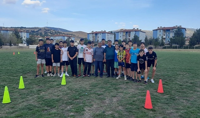Belediye Başkanımız Nihat Sarı, U-14 takımımıza yeni sezonda başarılar diledi