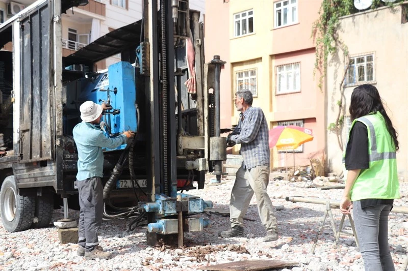 SİİRT ‘TE İNŞAATLARIN JEOLOJİK-JEOTEKNİK ZEMİN ETÜTLERİNİ DENETLEDİ