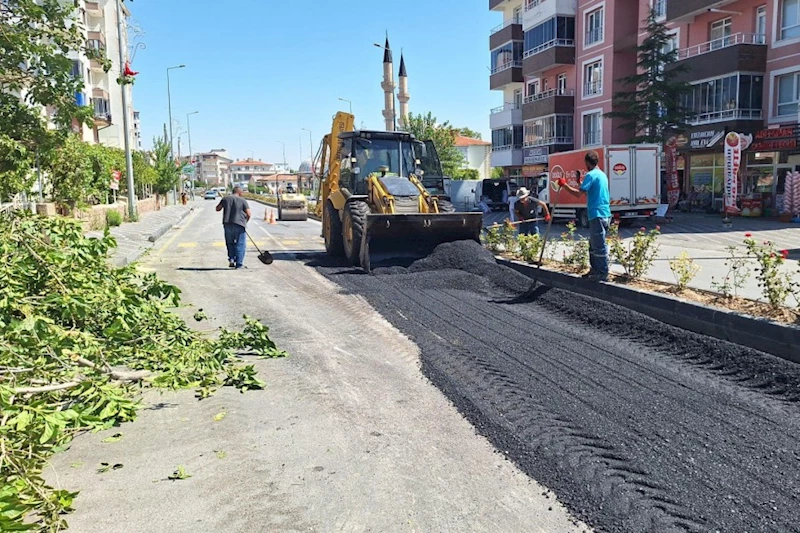 Gönenkent mahallesinde yaşanan sorunu gideren ekiplerimiz sıcak asfalt serimini gerçekleştirmiştir.