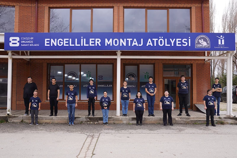 BİRLİKTE BAŞARMANIN MUTLULUĞUNU YAŞIYORLAR