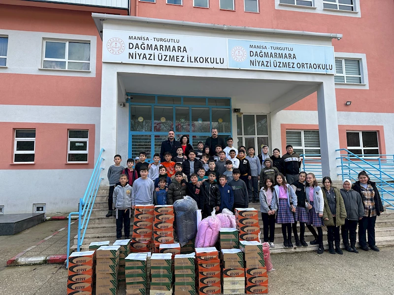 Başkan Amcalarından Öğrencilere Karne Hediyesi