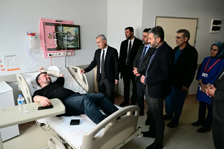 Başkan Çınar, Trafik Kazasında Yaralanan Vatandaşları Hastanede Ziyaret Etti