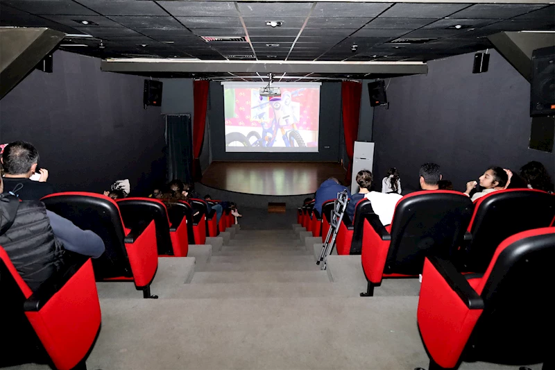Büyükşehir minik kalplere dokunuyor