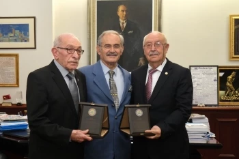 BÜYÜKERŞEN’DEN EMEKTAR MUHTARLARA TEŞEKKÜR PLAKETİ