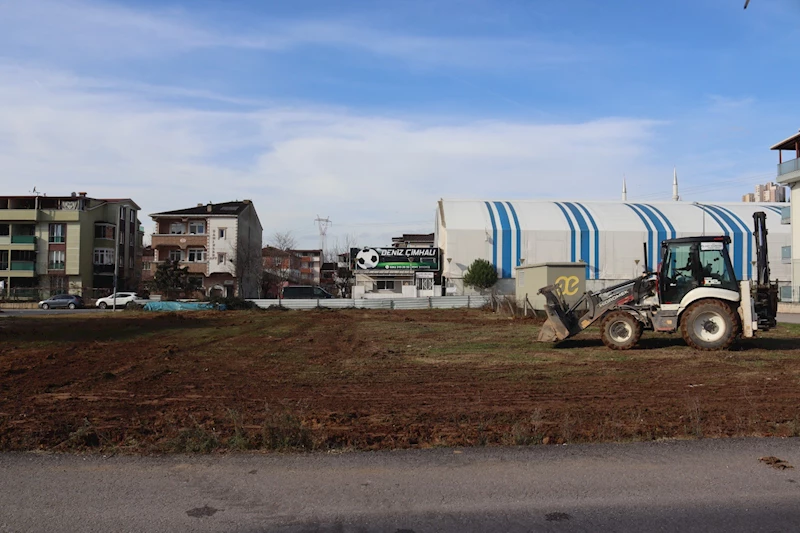 İZMİT BELEDİYESİ ALİKAHYA’DA ÖZ KAYNAKLARIYLA YENİ PARK İNŞA EDİYOR