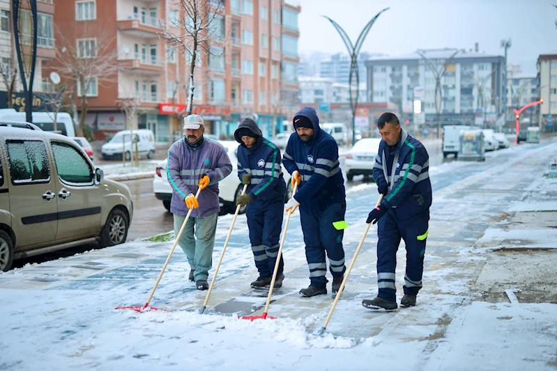 AKSARAY BELEDİYESİ KAR MESAİSİNE ERKEN BAŞLADI