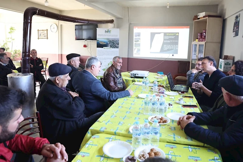 Çiftçilere toprak, bitki ve su analizleri anlatıldı