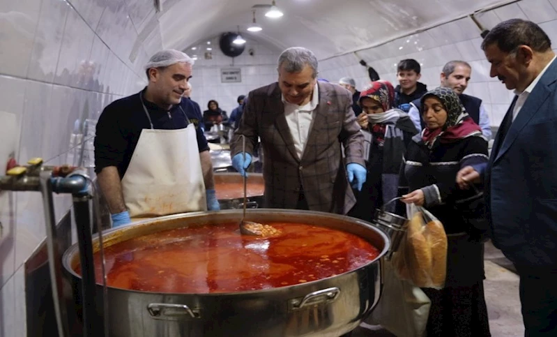 Başkan Beyazgül Şanlıurfa Aşevini Ziyaret Etti