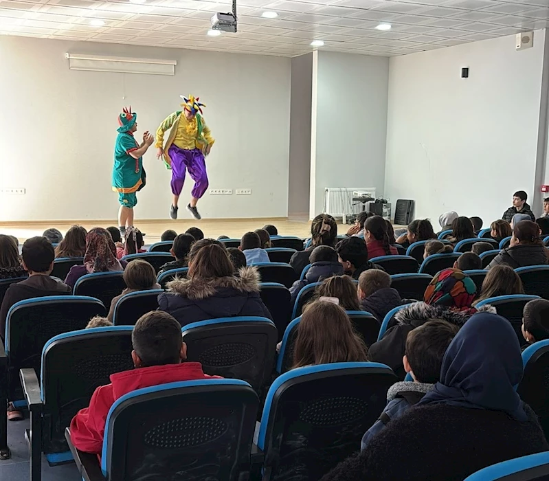 Gölmarmaralı Çocuklar ‘Hacivat ve Karagöz’ ile Buluştu