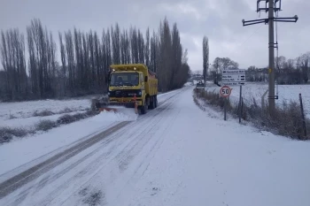 EKİPLERDEN KAR VE BUZ TEYAKKUZU