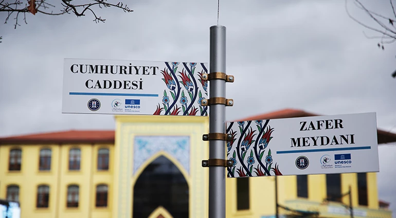 ÖDÜLLÜ TASARIMLAR ŞEHRİMİZİN CADDE VE SOKAKLARINDA