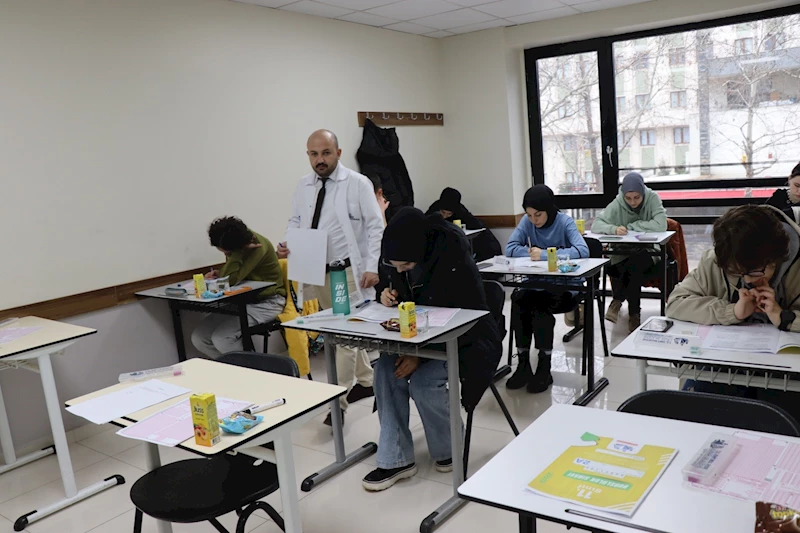 İZMİT BELEDİYESİ ÇINAR AKADEMİ 2023’TE EĞİTİMDE BAŞARININ MARKASI OLDU
