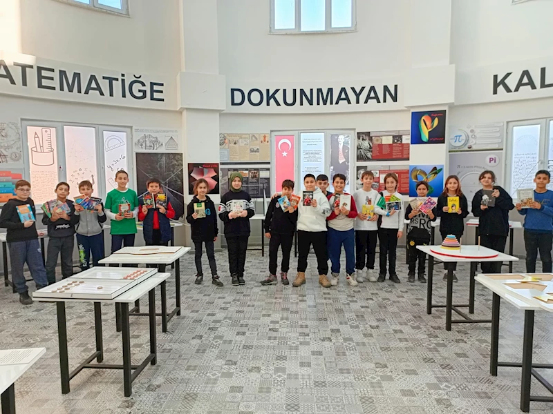 YENİ YILA KİTAP OKUYARAK GİRDİLER