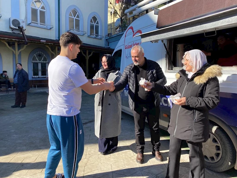 BAŞKAN HÜRRİYET, CUMA NAMAZI SONRASI  TAVŞANTEPE ULU CAMİİ CEMAATİYLE BULUŞTU