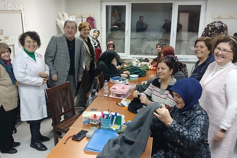 Başkan Vergili Kartaltepe Mahallesi Sosyal Yaşam Merkezi Kursiyerlerini Ziyaret Etti