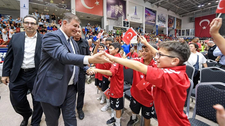 İzmir Büyükşehir’den amatör spor kulüplerine 22 milyon liralık can suyu