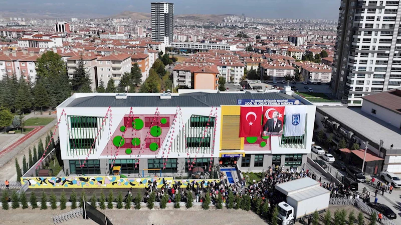 MANSUR YAVAŞ, ÇOCUKLAR İÇİN YENİ ETKİNLİK MERKEZLERİ AÇTI: “ÇOCUKLARA YÖNELİK ŞİDDET VE İSTİSMARI ‘AMA’SIZ KINIYORUZ”