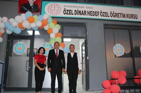 Dinar Belediye Başkanımız Veysel Topçu, ilçemizde faaliyetlerine yeni başlayan Özel Dinar Hedef Özel Öğretim Kursu’nu ziyaret ederek, hayırlı olsun dileklerini iletti.