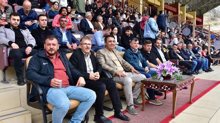 BAŞKANIMIZ, GÜMÜŞHANESPOR İLE KOPUZLAR VAKFI VELİKÖYSPOR MÜSABAKASINI İZLEDİ