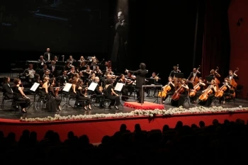 SENFONİ ORKESTRASINDAN ETKİLEYİCİ KONSER