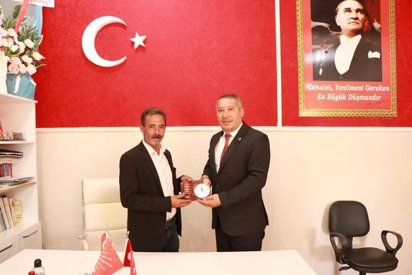 Dinar Belediye Başkanımız Veysel Topçu, Başmakçı Cumhuriyet Halk Partisi İlçe Başkanlığını ziyaret etti.