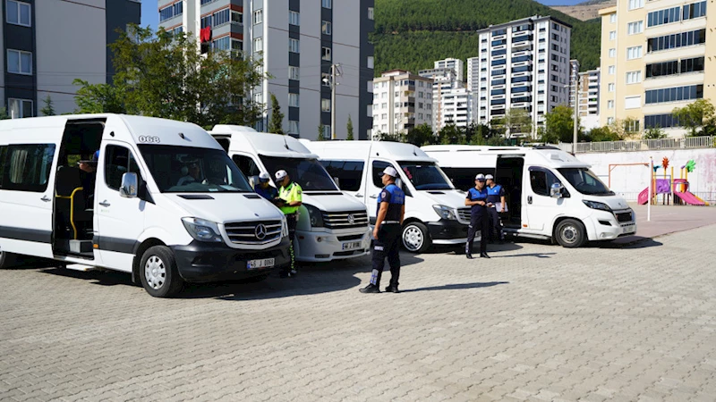 Büyükşehir Zabıtası Öğrencilerin Konforlu Ulaşımı İçin Görev Başında