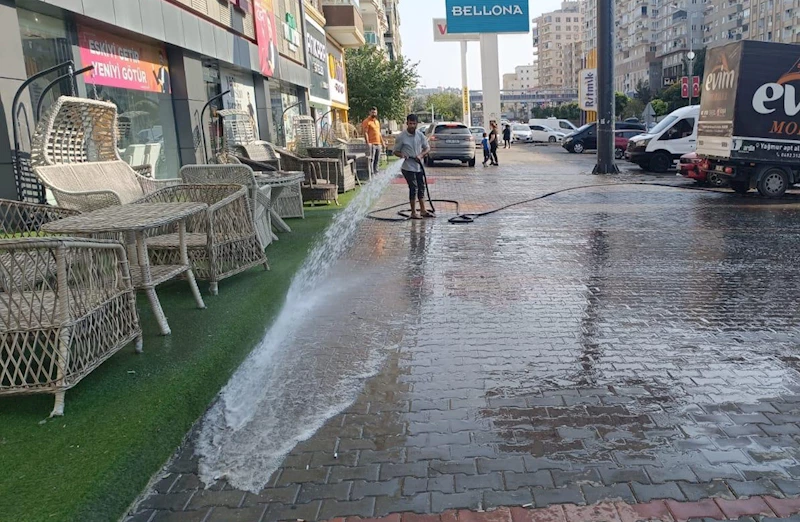 Mazıdağı İlçesinde Çöp Konteynerleri Yıkanarak Temizlendi