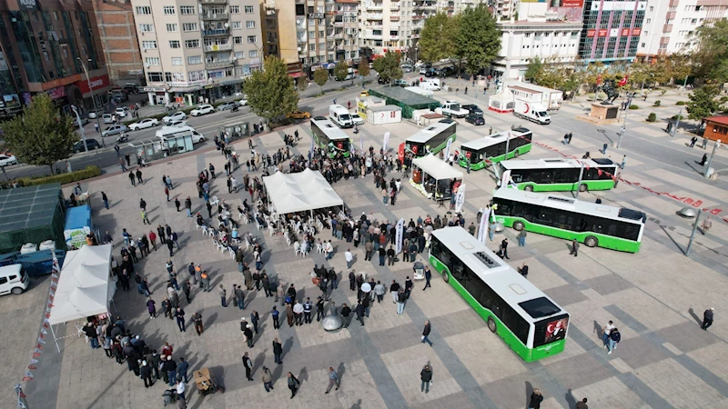 BAŞKANIMIZ EKİCİOĞLU, YENİ HALK OTOBÜSLERİ DEVİR TESLİM TÖRENİNE KATILDI