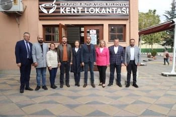 ODUNPAZARI BELEDİYESİ MECLİS ÜYELERİNDEN “ASKIDA YEMEK” İÇİN BAĞIŞ