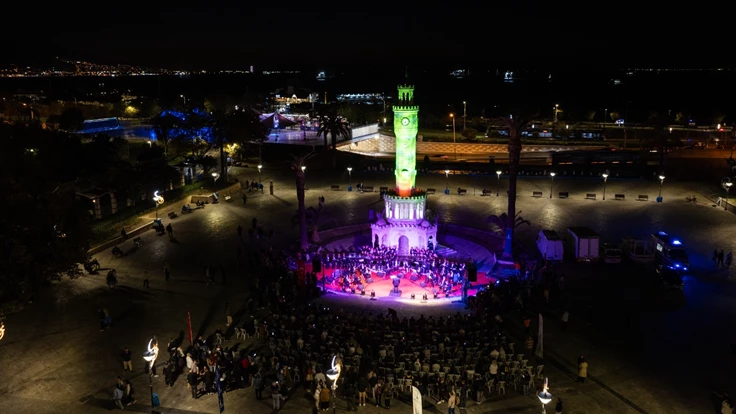 Atatürk Meydanı’nda Cumhuriyet ruhuna yakışır konser