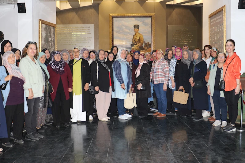 Saruhanlı’dan Gelen 90 Kişilik Kadın Kafilesi Tarihi Mekanları Ziyaret Etti