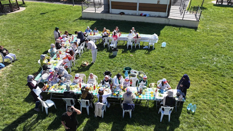 Anneler ve Çocuklar Turşu Atölyesi’nde Moral Depoladı