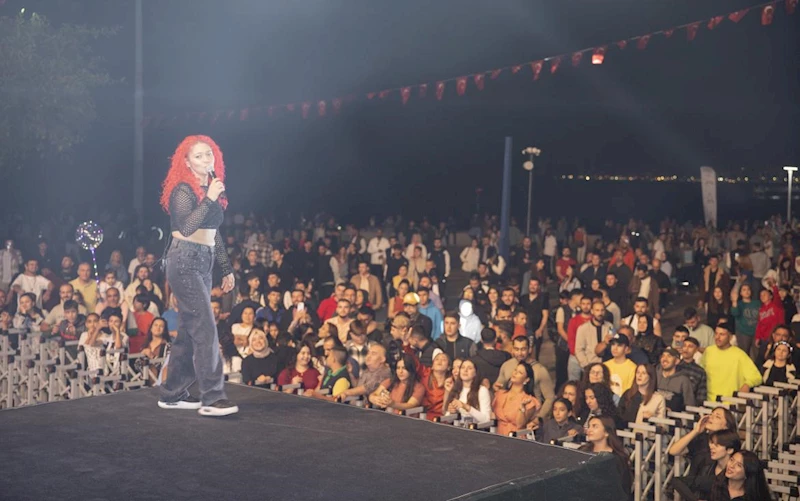 Büyükşehir’in Düzenlediği ‘3. Mersin Gençlik Festivali’ Tüm Görkemiyle Başladı