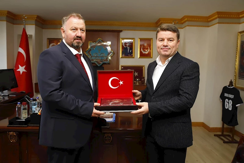 BOSNA HERSEK EKONOMİ BAKANI SAMİR SİBONJİC, BAŞKAN DİNÇER’İ ZİYARET ETTİ