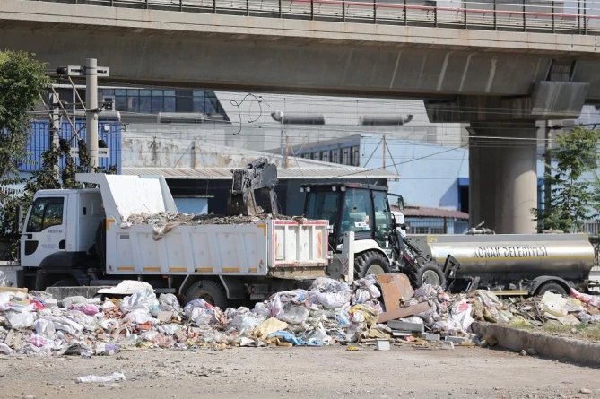 Konak’ta Kaçak Moloz Seferberliği