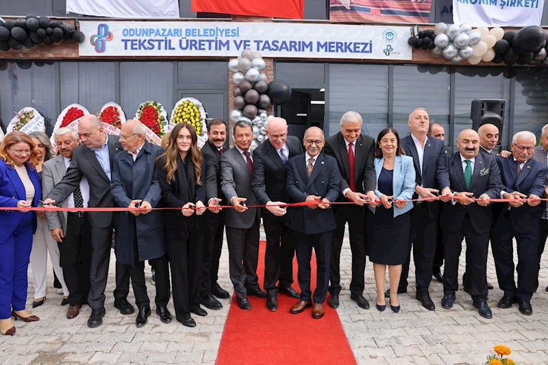 -BAŞKAN BAKKALCIOĞLU ESKİŞEHİR’DE TEKSTİL ÜRETİM VE TASARIM MERKEZİ’NİN AÇILIŞ TÖRENİNE KATILDI