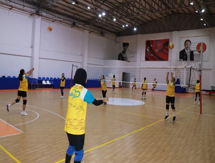 VOLEYBOL KURSU ÖĞRENCİLERİNDEN BAŞKAN CANPOLAT’A TEŞEKKÜR