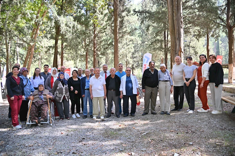 Huzurevi Sakinleri Süreyya Tabiat Parkı’ndaki Mangal Etkinliğinde Buluştu