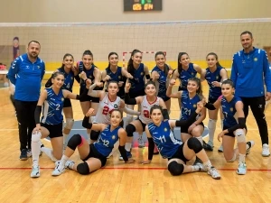 Büyükşehir Belediyesi Kadın Voleybol Takımı lige galibiyetle başladı