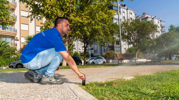 İzmir’in parklarında akıllı sulama dönemi