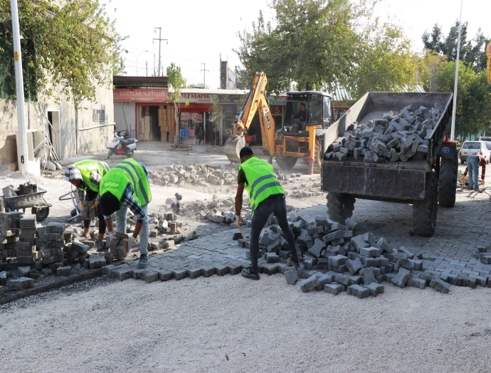 HALİLİYE BELEDİYESİNDEN 4 MAHALLEDE HUMMALI ÜSTYAPI ÇALIŞMASI