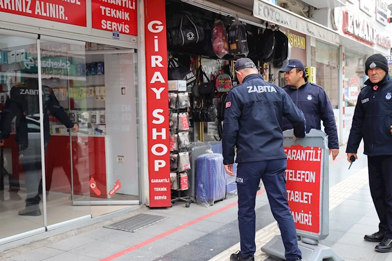 ZABITA EKİPLERİNDEN KALDIRIM İŞGALİNE DENETİM