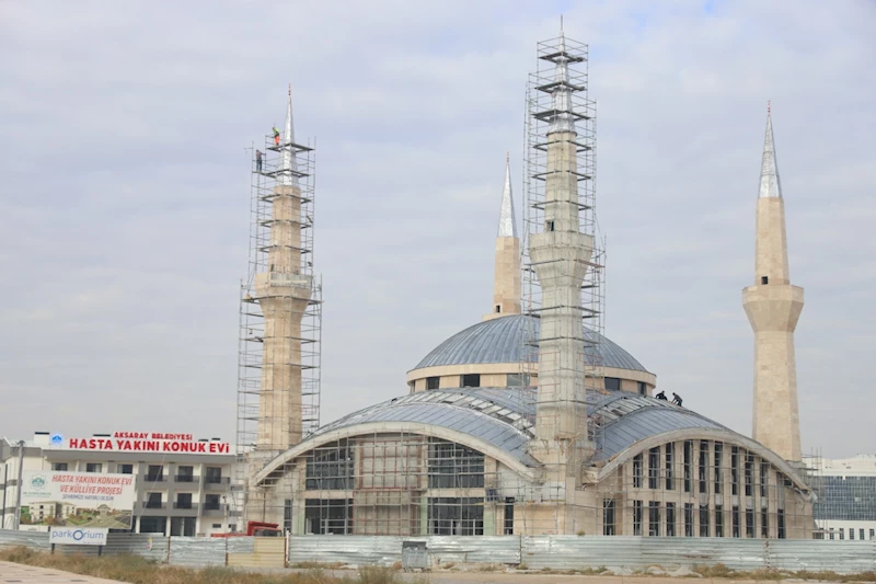 HASTA YAKINI KONUK EVİ, KÜLLİYESİ VE CAMİ HAT VE TEZHİP SANATLARIYLA SÜSLENİYOR