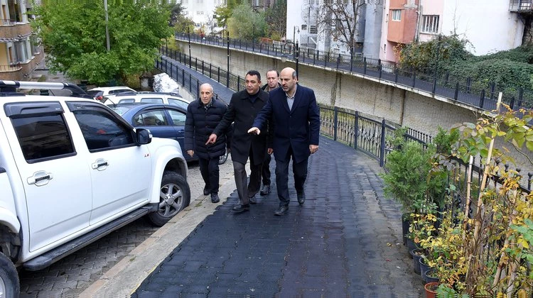 BAŞKANIMIZ, KARŞIYAKA MAHALLEMİZDE YAPMAYI PLANLADIĞIMIZ İMAR YOLU GÜZERGAHINI İNCELEDİ