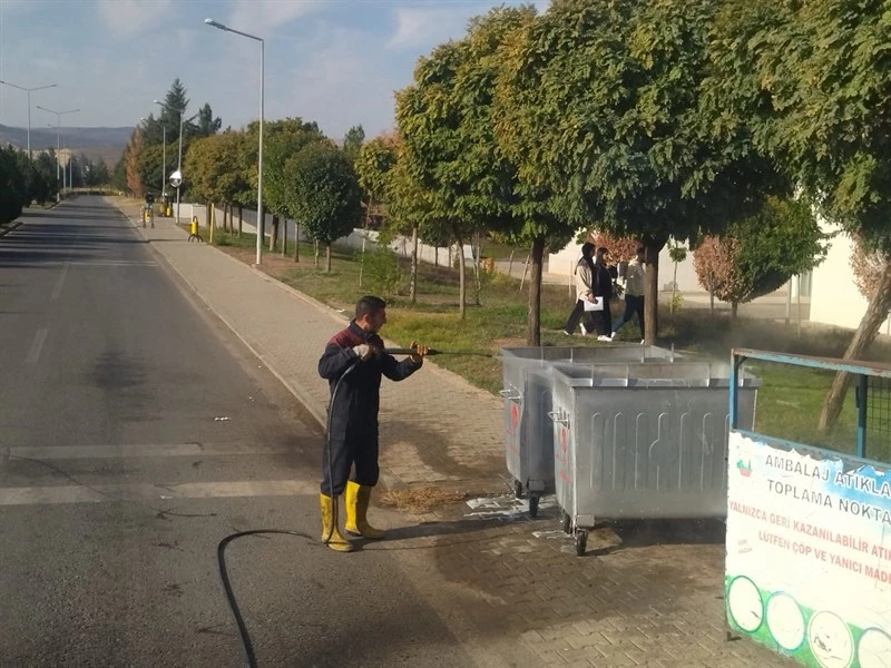 Siirt Belediyesi’nden Çöp Konteynerlerine Düzenli Dezenfekte Çalışması