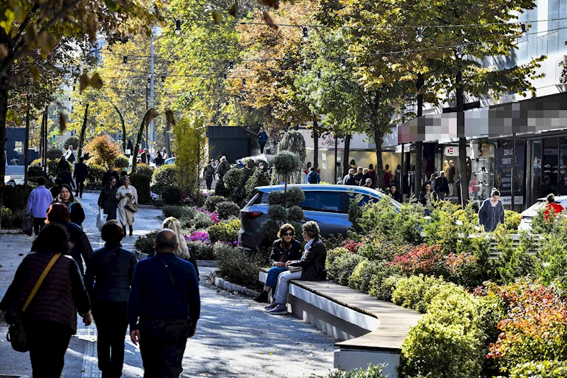 ANKARA BÜYÜKŞEHİR BELEDİYESİNDEN BAŞKENTE MODERN DOKUNUŞ: İZMİR 1 VE 2 CADDELERİ YENİLENDİ