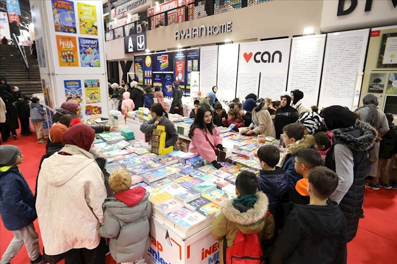 Kitap Fuarına Öğrenci Akını