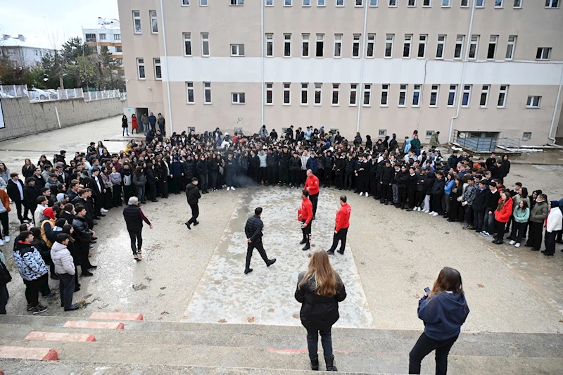 -KUMRAL ABDAL ANADOLU LİSESİ ÖĞRENCİLERİNE YANGIN EĞİTİMİ