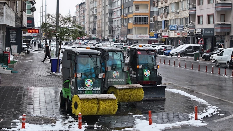 BAŞKAN ÇOLAKBAYRAKDAR, “KAR, ŞEHRİMİZE BEREKET GETİRİRKEN, ULAŞIM GÜVENLİĞİ İÇİN DE GECE GÜNDÜZ ÇALIŞIYORUZ”